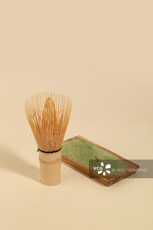 茶筅、抹茶和绿茶粉末图片素材