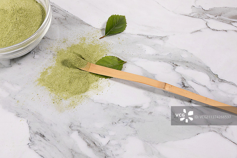 白碗中的抹茶绿茶粉图片素材