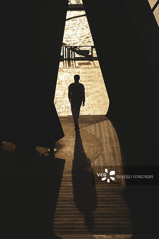 落日下的背影图片素材