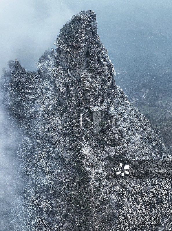 体验垂直极限～指拇峰图片素材