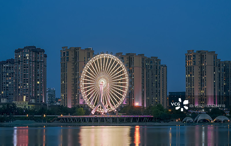 夜色中的摩天轮图片素材
