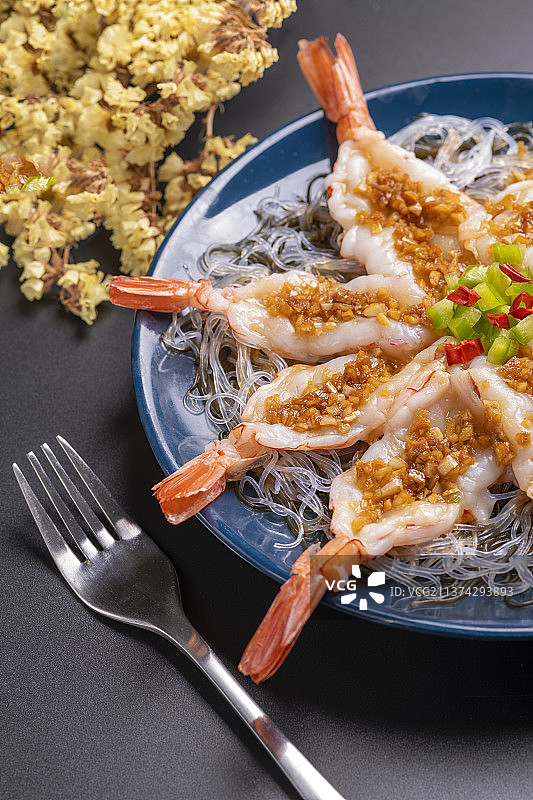 一盘蒜蓉开背虾特写图片素材