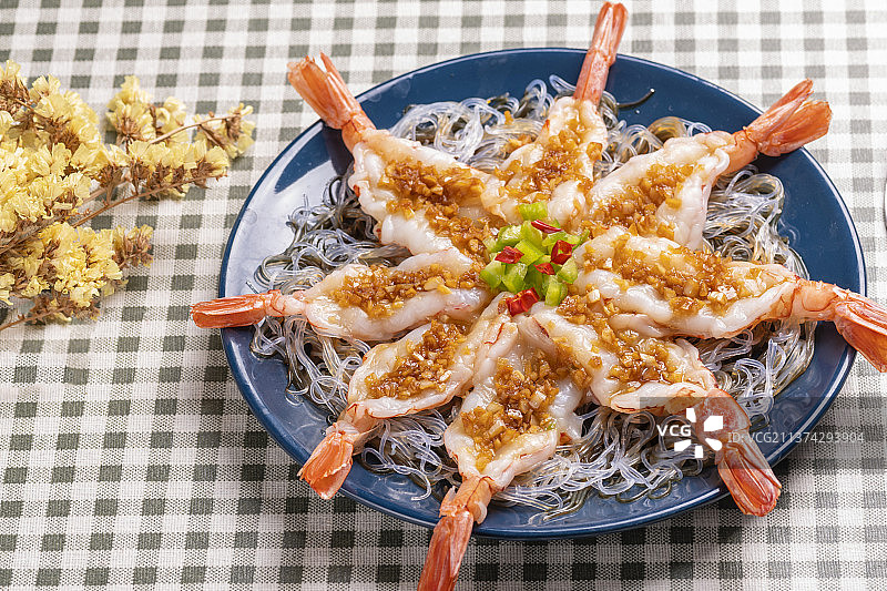 一盘蒜蓉开背虾特写图片素材