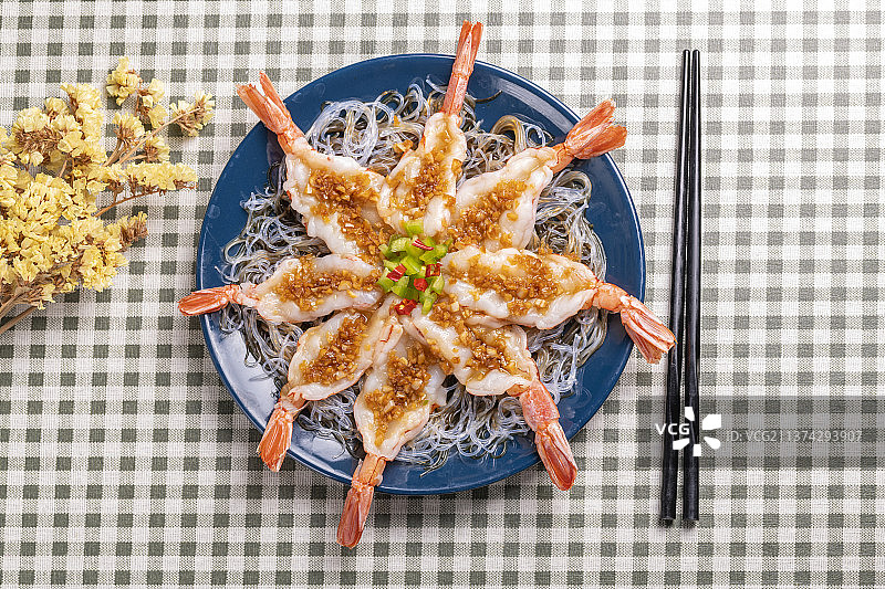 一盘蒜蓉开背虾特写图片素材