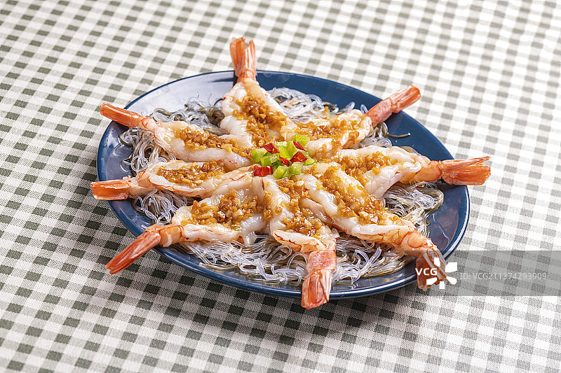 一盘蒜蓉开背虾特写图片素材