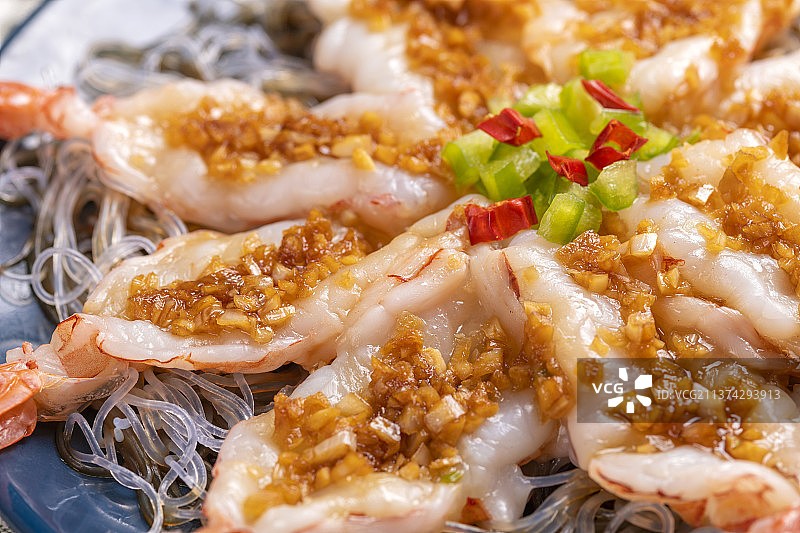 一盘蒜蓉开背虾特写图片素材
