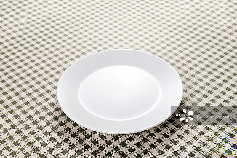 白色盘子特写光盘行动概念图片素材