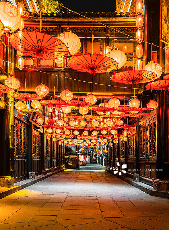夜晚成都锦里的红灯笼图片素材