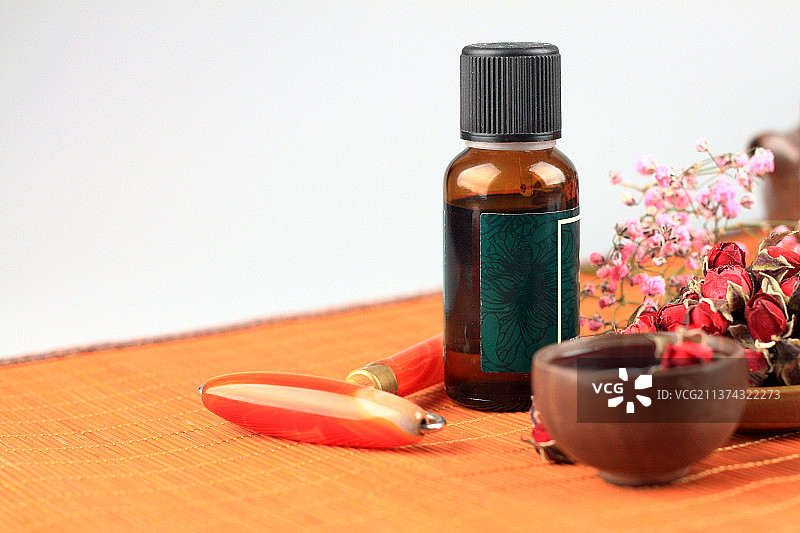 SPA美容玫瑰花精油静物图片素材