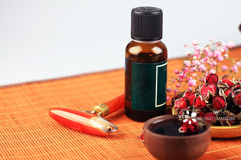 SPA美容玫瑰花精油静物图片素材