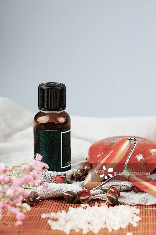 SPA美容玫瑰花精油静物图片素材