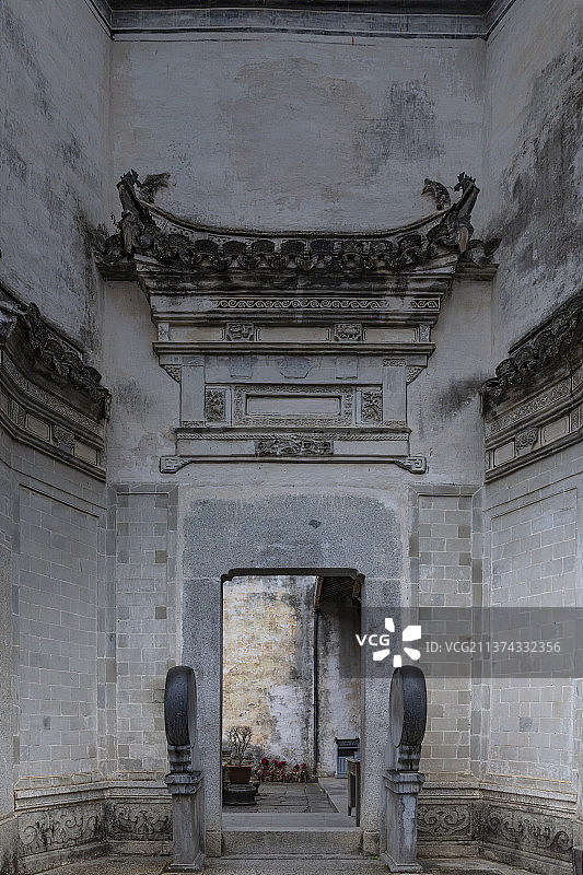 安徽宏村白墙黛瓦石门石墙图片素材