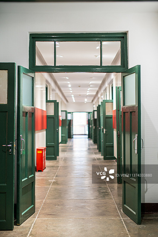 北京中法大学旧址建筑内部走廊图片素材