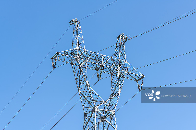 日出时的高压线铁塔图片素材