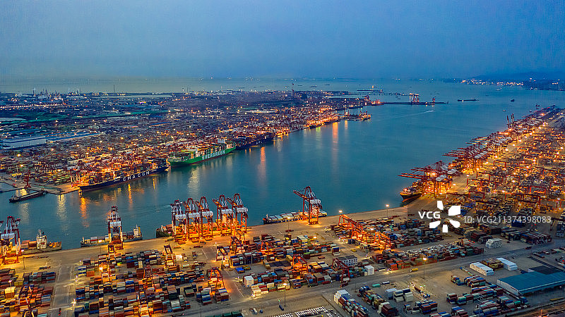 繁忙的港口夜景图片素材