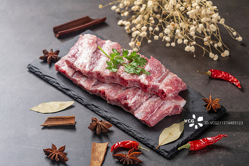 新鲜的猪排骨特写图片素材