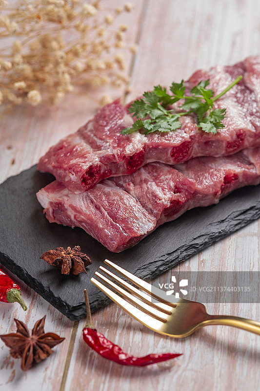 新鲜的猪排骨特写图片素材