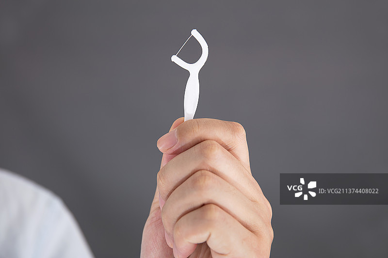 手拿着牙线图片素材
