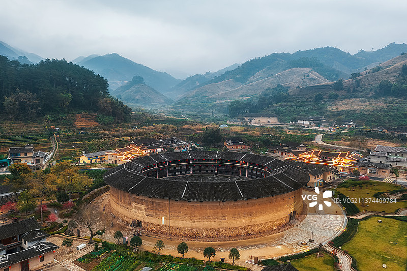 世界文化遗产、全国重点文物保护单位福建漳州市华安县仙都镇大地土楼群——二宜楼航拍图片素材