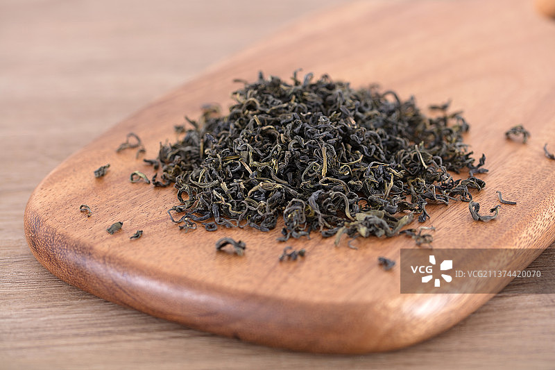 日照绿茶在砧板上图片素材