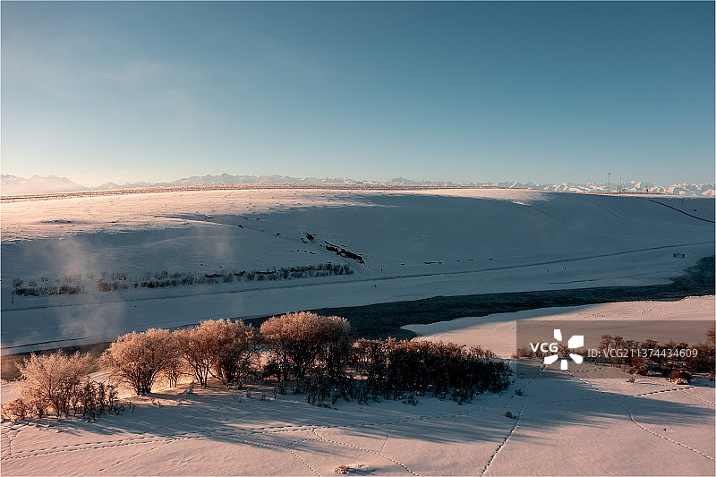 冬季新疆冰雪冬天白色震撼少见封面壁纸广告雾凇冷零下阿勒泰喀纳斯禾木图片素材