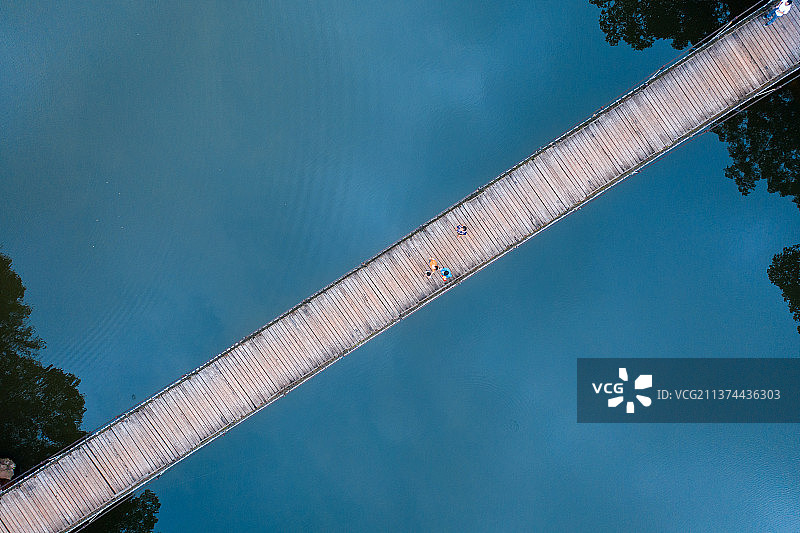 过索桥+湖南省衡阳市蒸湘区平湖公园图片素材