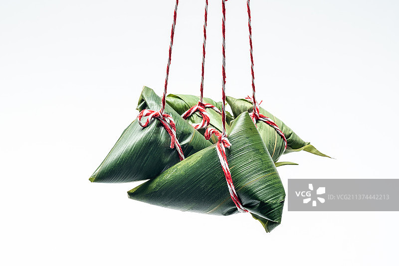 白色背景上的粽子图片素材