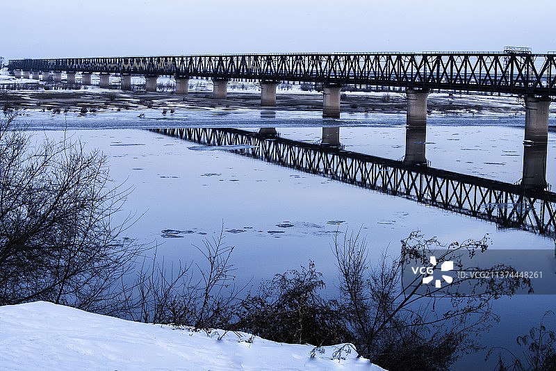 嫩江大桥——风雪流年里扛着风流图片素材