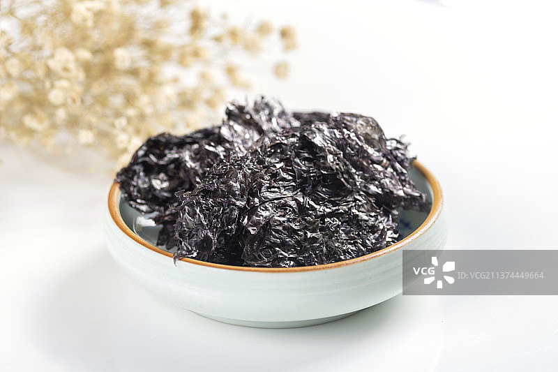 一盘紫菜特写白色背景图片素材