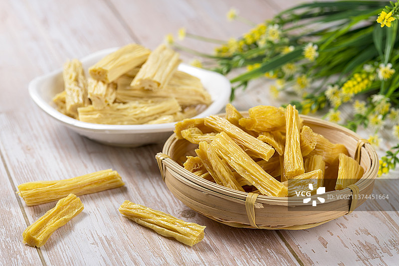 一盘豆制品腐竹特写图片素材