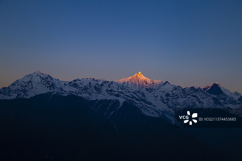 梅里雪山，日照金山图片素材