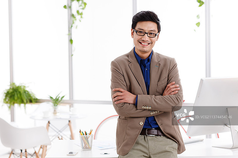 自信的商务中年男人图片素材