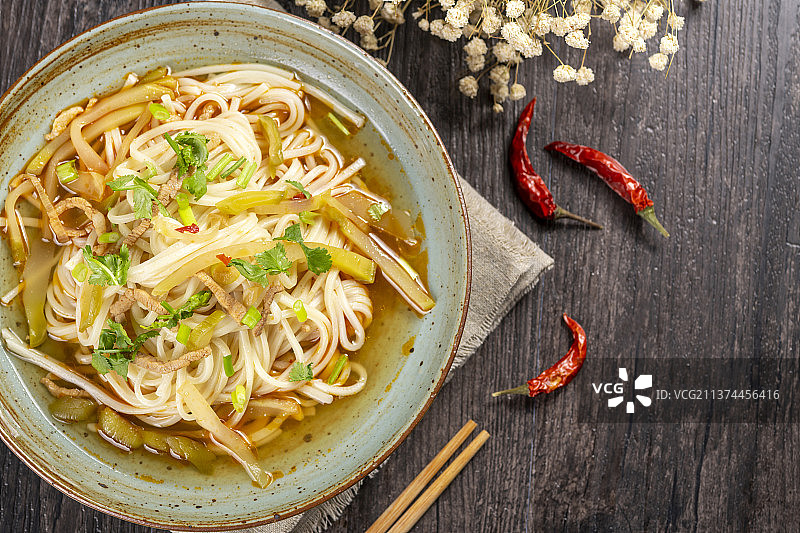 一碗榨菜肉丝面特写图片素材