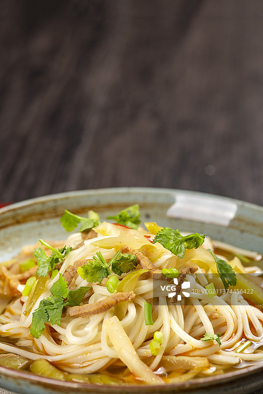一碗榨菜肉丝面特写图片素材