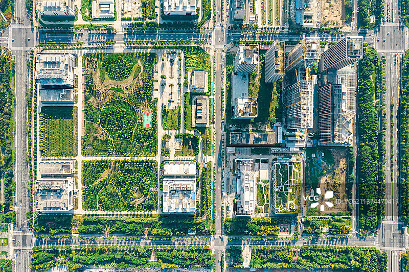 中国河南省郑州市中原区天健湖公园城市风光航拍图片素材