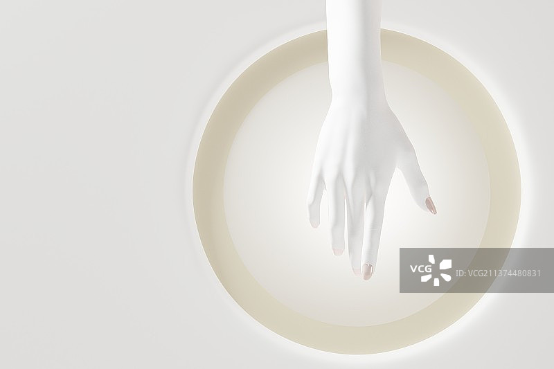 女性修长指甲白石膏手部模型用于珠宝化妆品图片素材