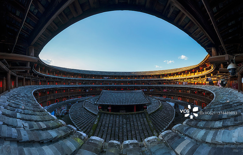 世界文化遗产、全国重点文物保护单位福建漳州市南靖县梅林镇坎下村云水谣——怀远楼内部空间图片素材