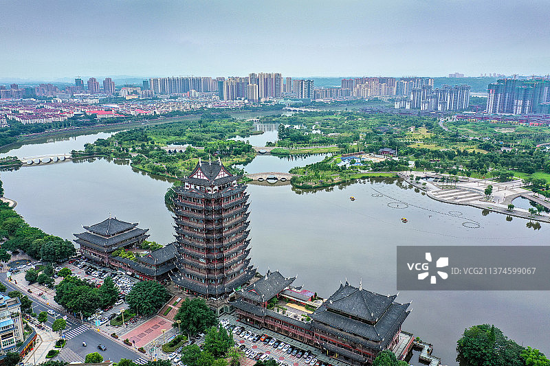 东坡城市湿地公园与远景楼+四川省眉山市东坡区东坡城市湿地公园图片素材
