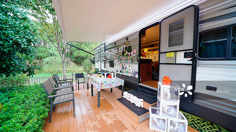 上海滨江森林公园的房车体验图片素材