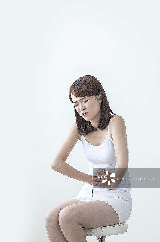 肚子痛的女性图片素材