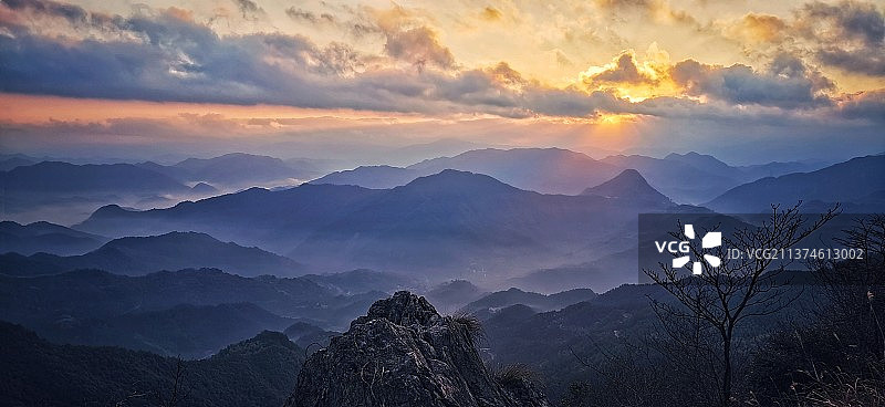 天姥山曙光图片素材