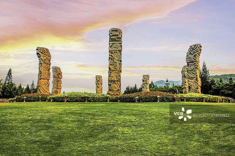 海南亚龙湾风光广场石雕石柱图片素材