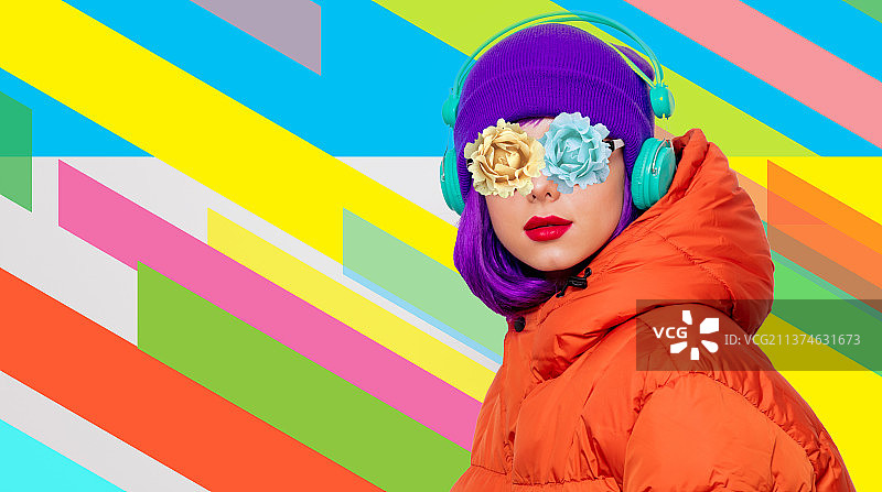 戴着耳机听音乐的时尚女孩，背景是彩色图片素材