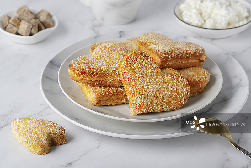 心形乡村奶酪早餐饼干图片素材