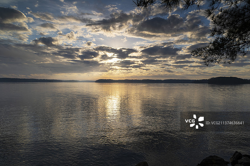 西德尼·拉尼尔湖（佐治亚州布福德）多云的日出图片素材