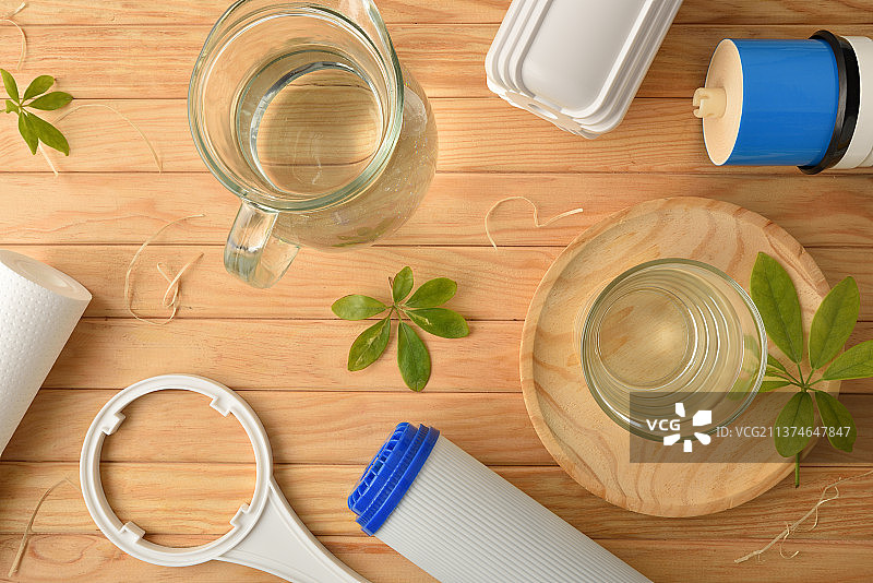 反渗透净水概念玻璃水和过滤器图片素材