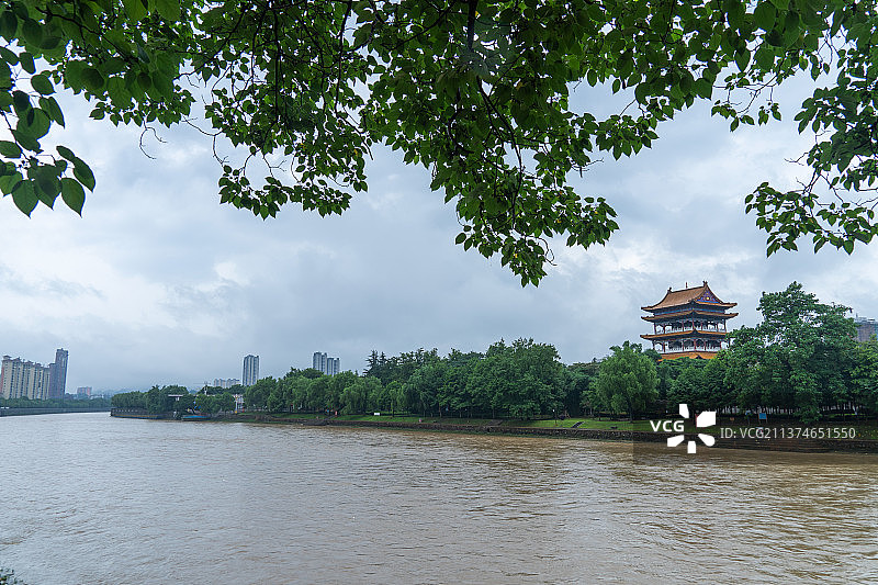袁水江畔状元阁+江西省宜春市袁州区状元洲公园图片素材