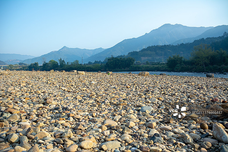 河滩路面 河滩地面 越野路面 河滩营地 涉水路面 露营营地 越野地面 鹅卵石路面 河滩 宁德九都镇图片素材