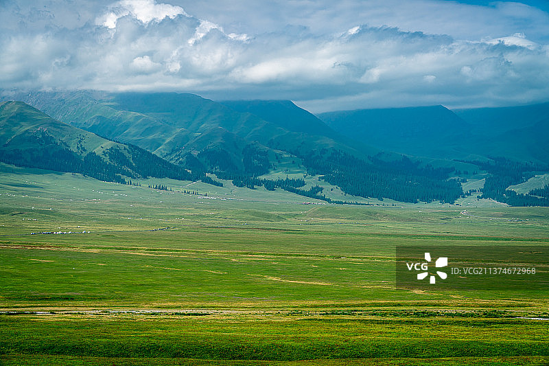 新疆那拉提草原图片素材