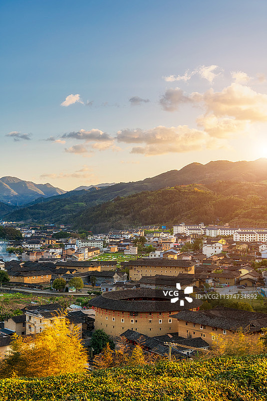 世界文化遗产、全国重点文物保护单位福建漳州市南靖县梅林镇坎下村云水谣观景台——怀远楼全景高视角图片素材